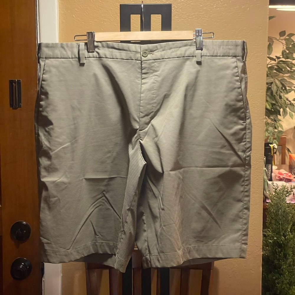 Nike Men's Flat Front Beige/Olive Striped Golf Shorts